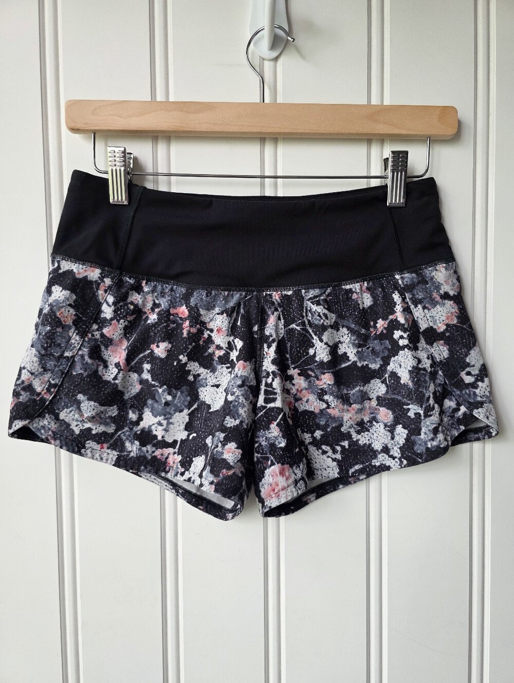 Lululemon Run Times Short II 4" Spring Bloom Multi Black Size 2 W7AK9S